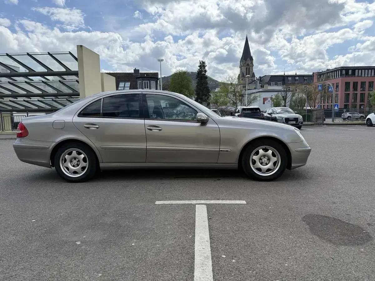 Gebraucht Mercedes E200 Classic 122 PS (89 kW) 2004 Limousine