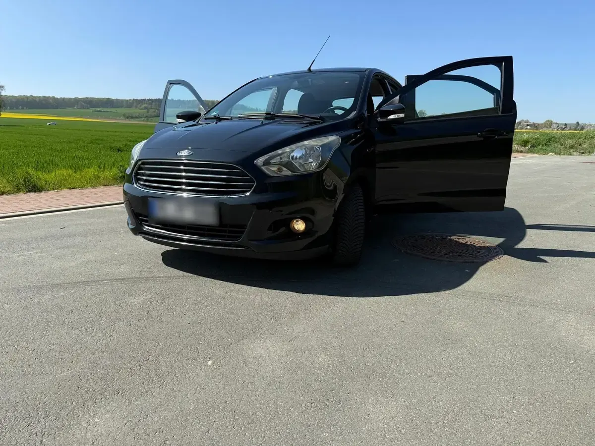 Gebraucht Ford Ka Plus 86 PS (63 kW) 2016 Schwarz Kleinwagen