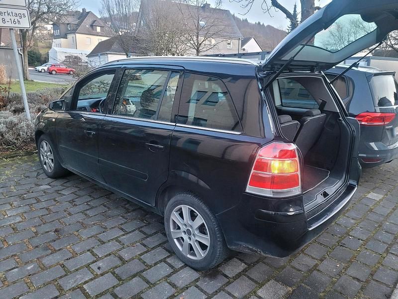 Gebraucht Opel Zafira 150 PS (110 kW) 2010 Schwarz Van / Kleinbus