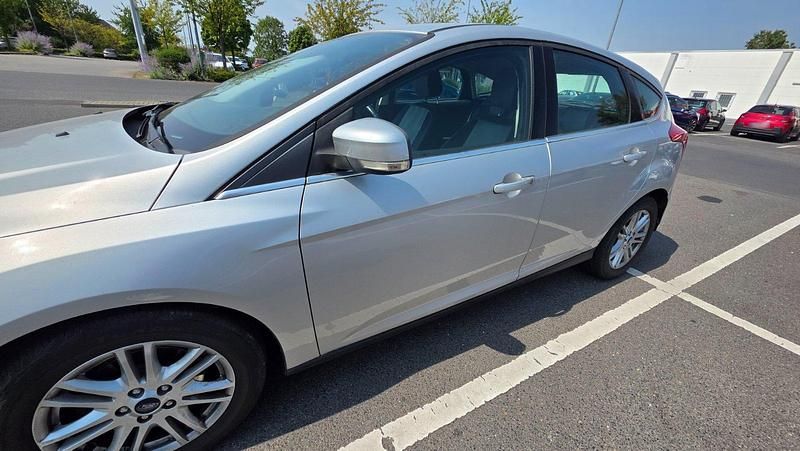 Gebraucht Ford Focus Titanium 125 PS (91 kW) 2014 Silber Limousine