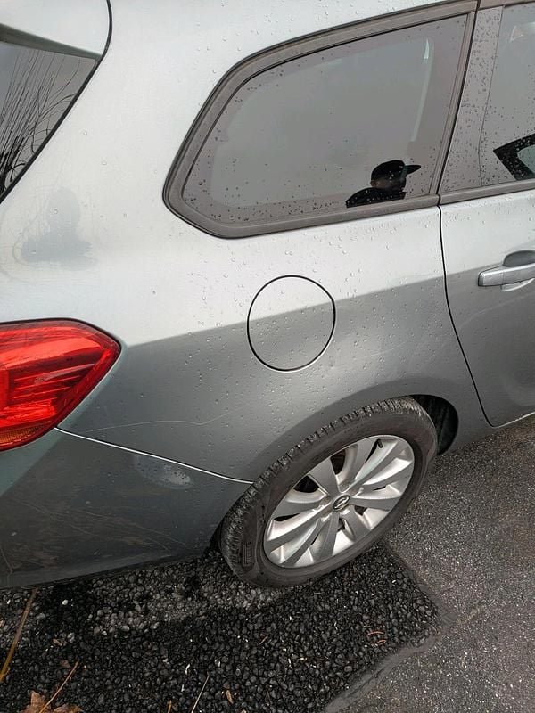 Gebraucht Opel Astra 101 PS (74 kW) 2011 Kombi