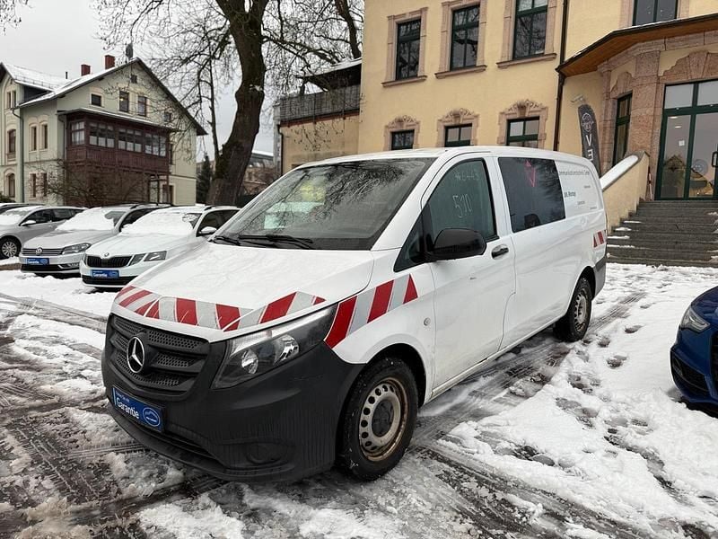 Używany Mercedes Vito 114 KM (83 kW) 2017 Biały Van