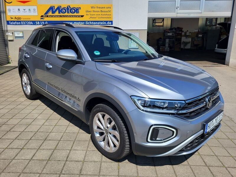 Pyritsilber metallic Gebraucht 2024 VW T-Roc Style SUV | 32.360 € (Etwas zu teuer) - Bild 1/4