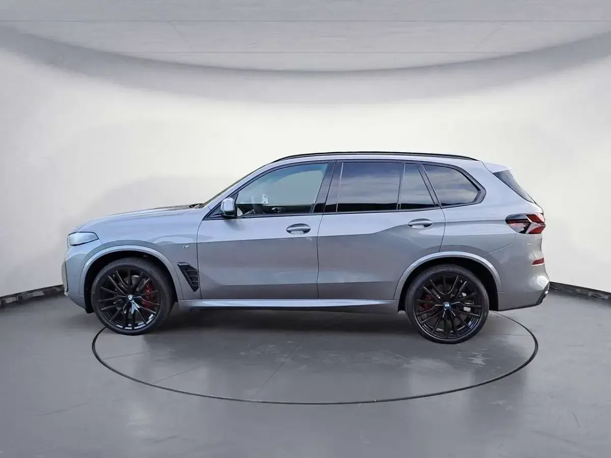 Neu BMW X5 M Sport 298 PS (219 kW) 2026 Grau SUV