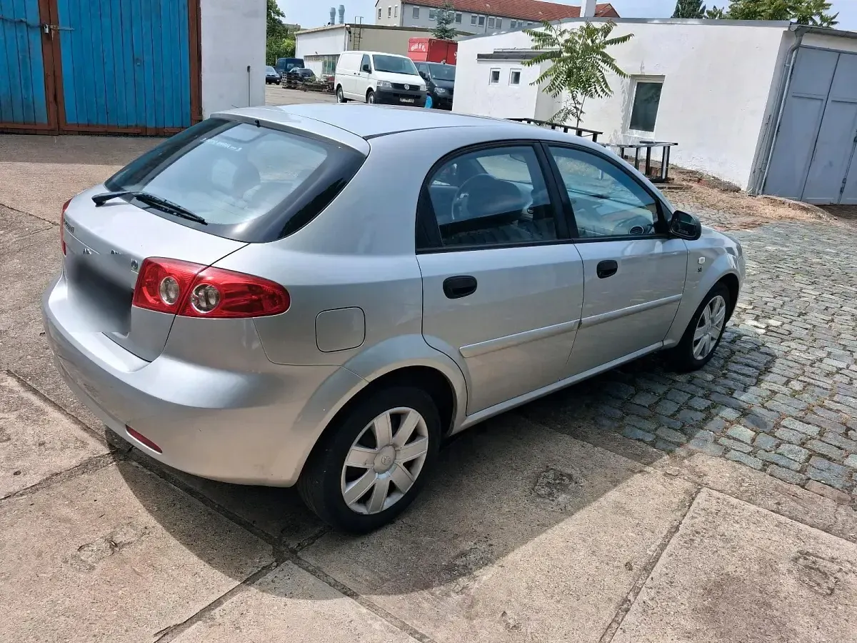 Gebraucht Chevrolet Lacetti 95 PS (69 kW) 2005 Silber Limousine