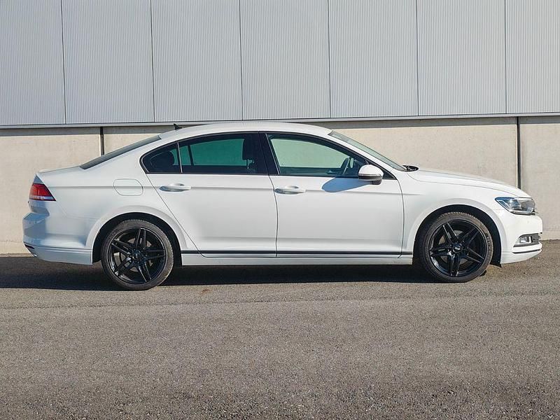 Gebraucht VW Passat Trendline 120 PS (88 kW) 2015 Weiß Limousine