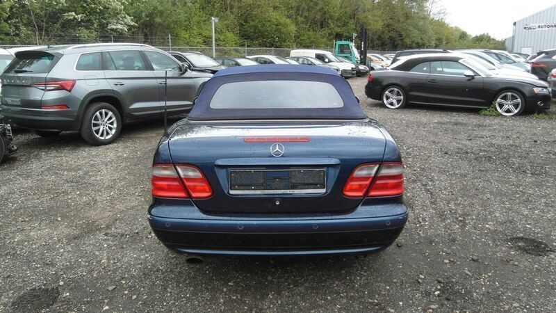 Gebraucht Mercedes CLK230 193 PS (141 kW) 2000 Blau Cabrio