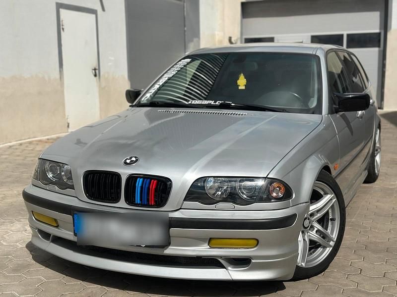 Silber Gebraucht 2001 BMW 323 M Sport Kombi | 2.499 € - Bild 1/4