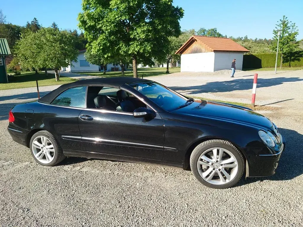 Gebraucht Mercedes CLK350 Avantgarde 272 PS (200 kW) 2006 Schwarz Cabrio