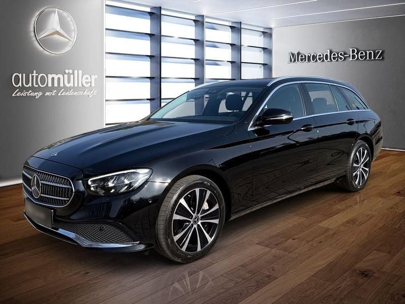 Gebraucht Mercedes E300 Avantgarde 306 PS (225 kW) 2022 Schwarz Limousine