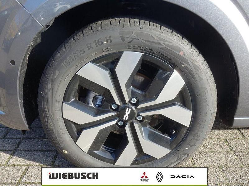 Neu Dacia Sandero Expression 91 PS (66 kW) 2025 Zedergrün Kleinwagen