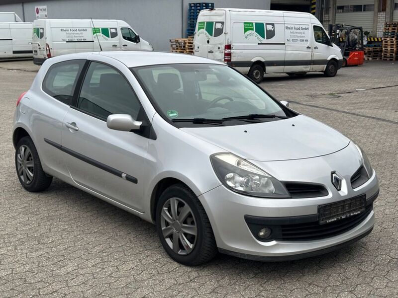 Grau Gebraucht 2005 Renault Clio II Limousine | 2.450 € (Fairer Preis) - Bild 1/4