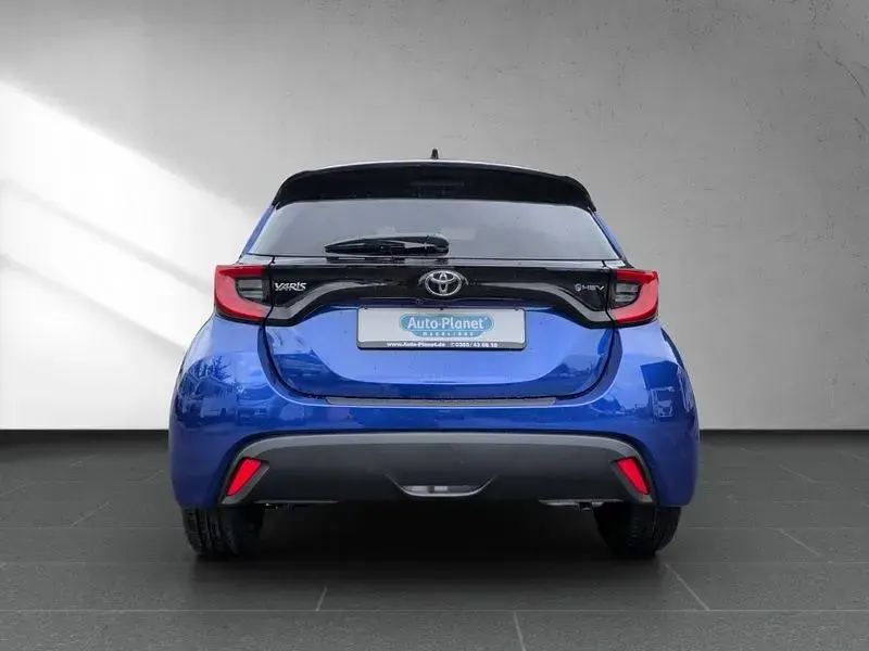 Neu Toyota Yaris 116 PS (85 kW) 2026 Blau Kleinwagen