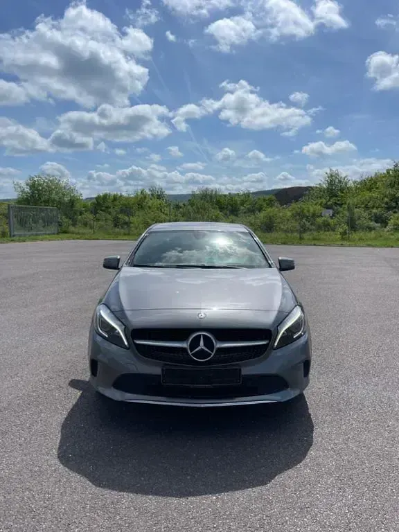 Gebraucht Mercedes A180 109 PS (80 kW) 2017 Grau Kleinwagen