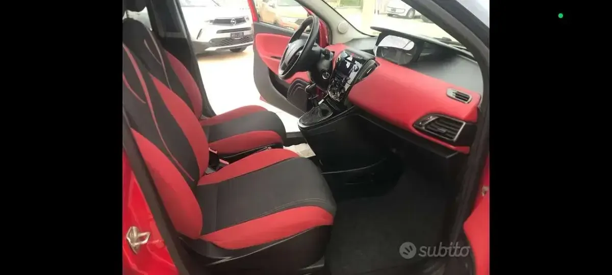 Second-hand Lancia Ypsilon 69 CP (50 kW) 2012 Roșu Hatchback