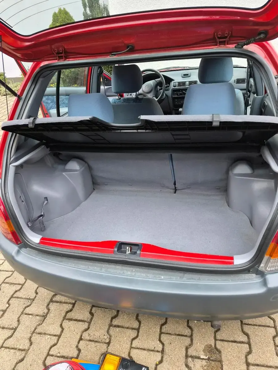 Gebraucht Toyota Starlet 75 PS (55 kW) 1998 Rot Kleinwagen