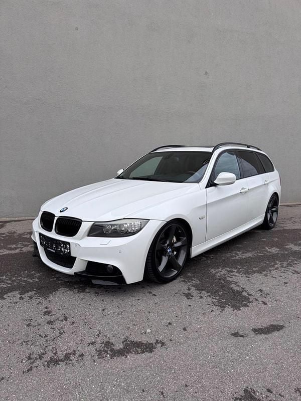 Weiß Gebraucht 2009 BMW 335 M Sport Kombi | 13.499 € (Fairer Preis) - Bild 1/4