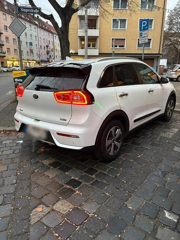 Weiß Gebraucht 2017 Kia Niro SUV | 15.500 € - Bild 1/2