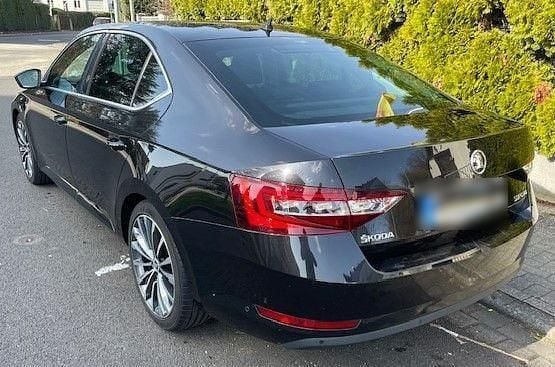 Gebraucht Skoda Superb LAURIN & KLEMENT 190 PS (139 kW) 2015 Schwarz Limousine