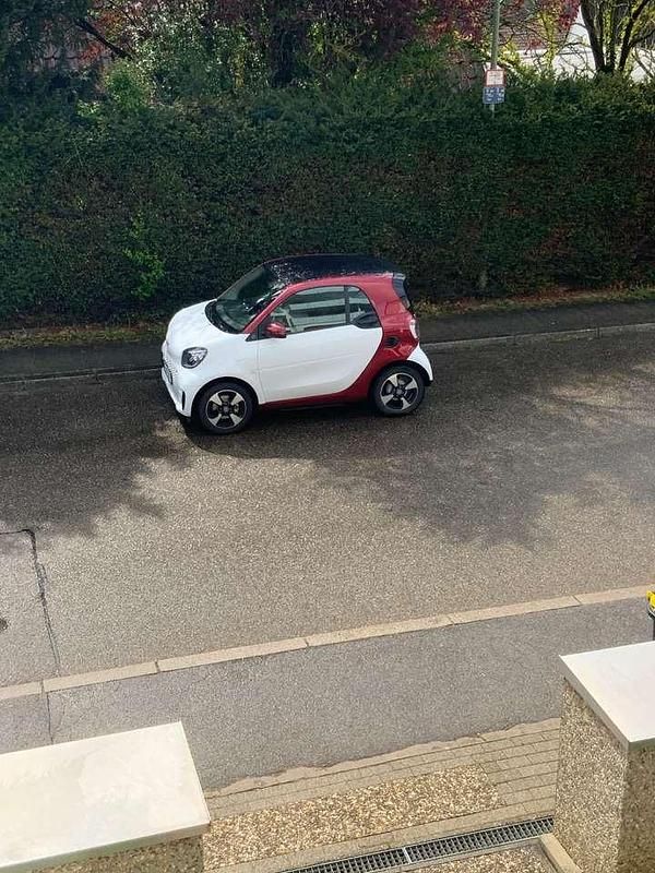 Rot Gebraucht 2023 Smart ForTwo Electric Drive Passion Coupé | 14.000 € (Etwas zu teuer) - Bild 1/1