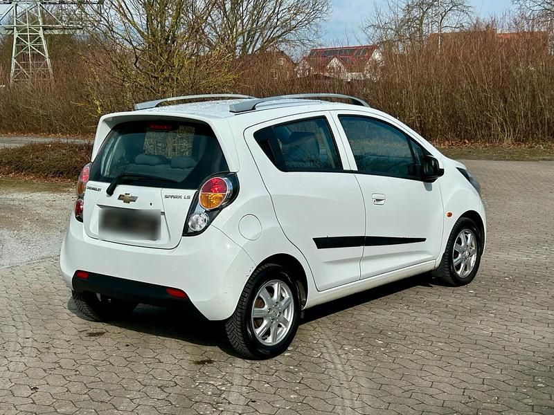 Gebraucht Chevrolet Spark 80 PS (58 kW) 2011 Weiß Kleinwagen