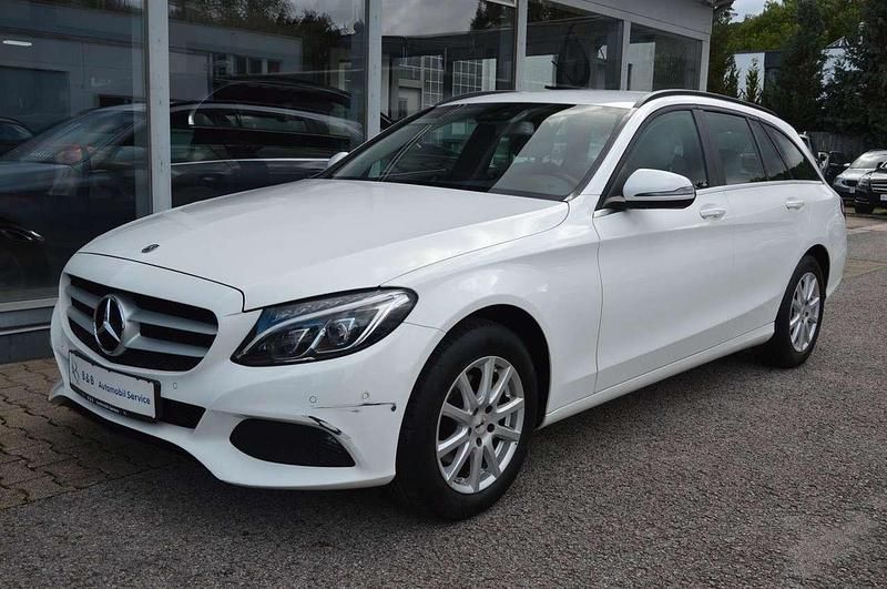 Polarweiss Gebraucht 2017 Mercedes C180 Kombi | 12.990 € (Fairer Preis) - Bild 1/4