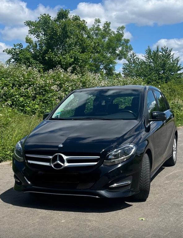 Schwarz Gebraucht 2015 Mercedes B180 Urban Van / Kleinbus | 10.500 € (Superpreis) - Bild 1/4