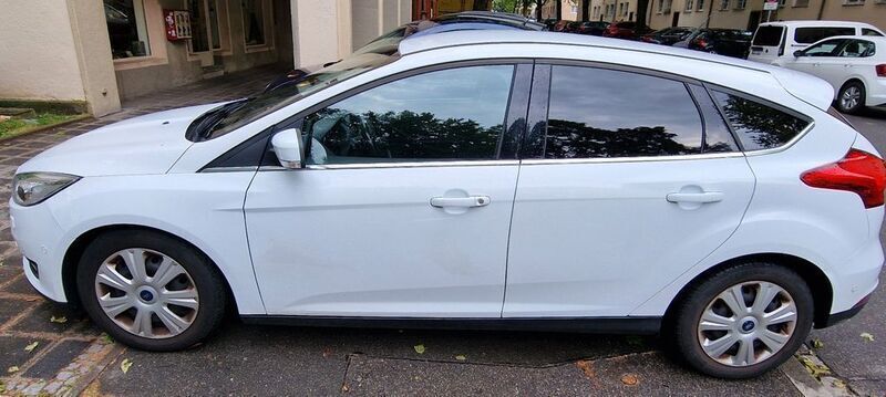Weiß Gebraucht 2016 Ford Focus Titanium Limousine | 6.200 € (Superpreis) - Bild 1/4