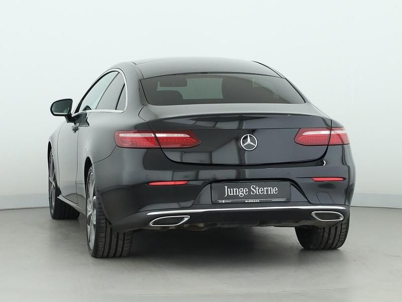 Gebraucht Mercedes E400 330 PS (242 kW) 2021 Metalliclack obsidianschwarz Coupé