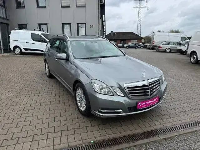 Gebraucht Mercedes E200 Elegance 184 PS (135 kW) 2010 Silber Limousine
