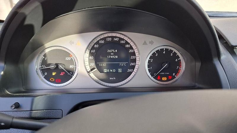 Gebraucht Mercedes C180 156 PS (114 kW) 2009 Grau Kombi