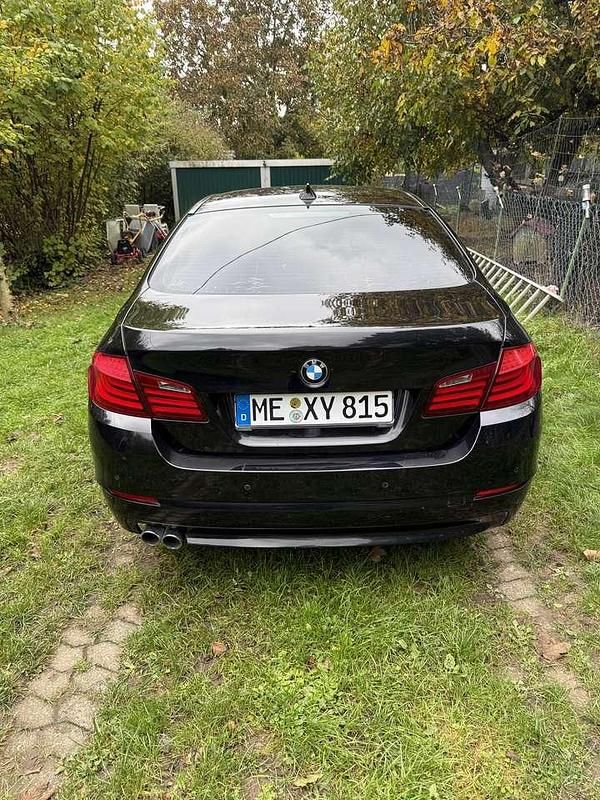 Schwarz Gebraucht 2011 BMW 520 Limousine | 10.400 € (Guter Preis) - Bild 1/4