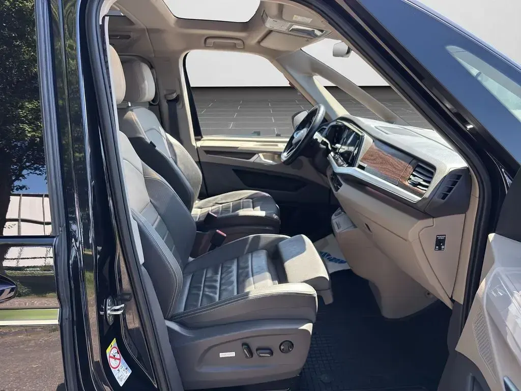 Gebraucht VW Multivan Style 150 PS (110 kW) 2021 Deep black perleffekt (metallic) Van / Kleinbus