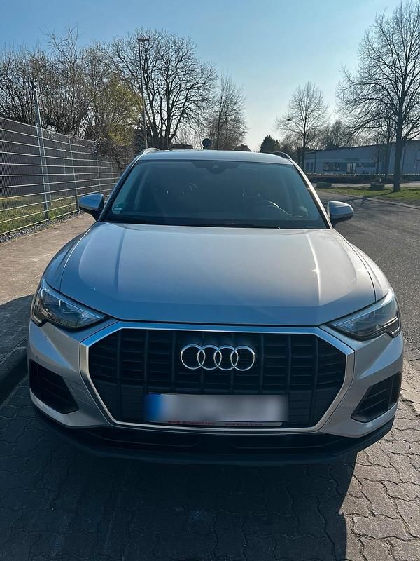Grau Gebraucht 2019 Audi Q3 SUV | 24.499 € (Fairer Preis) - Bild 1/4