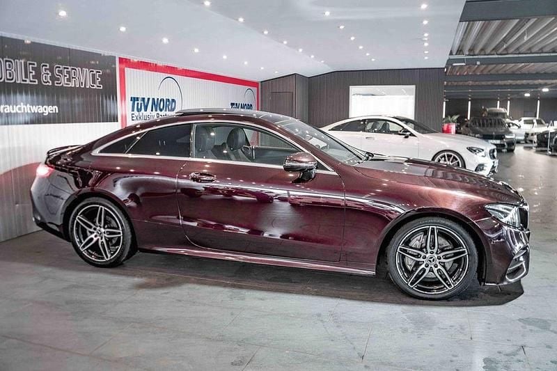 Gebraucht Mercedes E220 AMG line 194 PS (142 kW) 2019 Rot Coupé