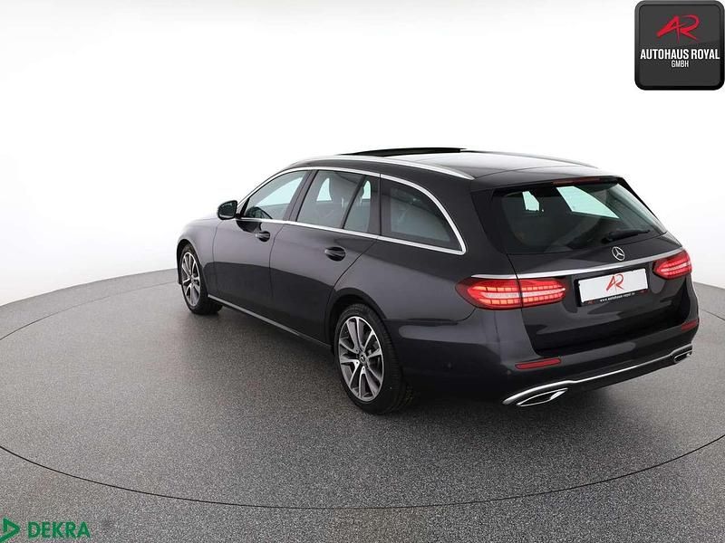 Gebraucht Mercedes E220 200 PS (147 kW) 2022 Grafitgrau Kombi