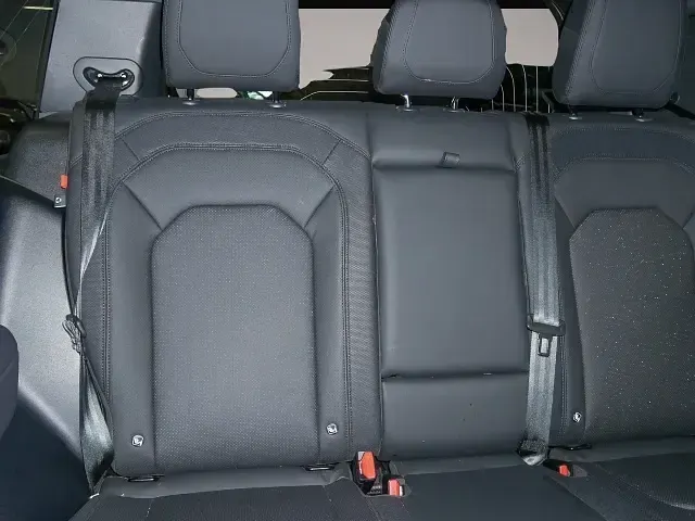 Gebraucht Land Rover Defender SE Dynamic 200 PS (147 kW) 2023 Grün SUV