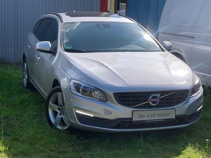 Silber Gebraucht 2015 Volvo V60 Business Edition Kombi | 16.999 € (Etwas zu teuer) - Bild 1/4