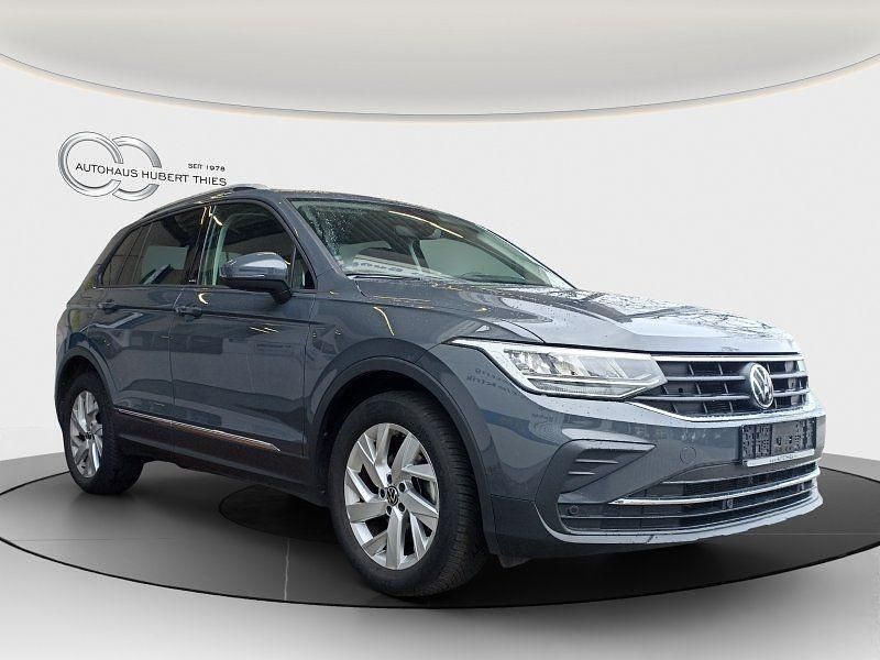 Gebraucht VW Tiguan Active 150 PS (110 kW) 2022 Delfingrau metallic SUV