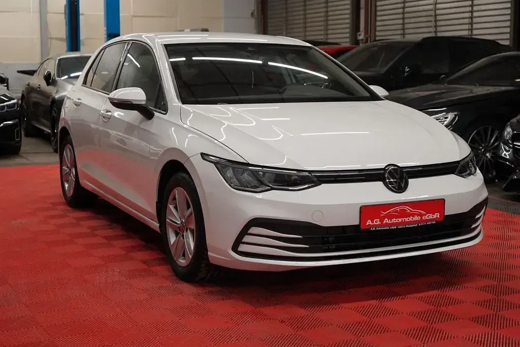 Gebraucht VW Golf VIII Life 150 PS (110 kW) 2024 Weiß Limousine