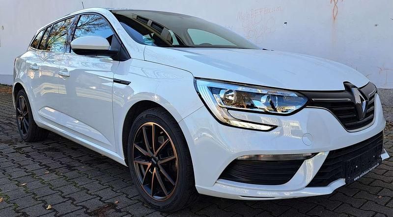 Weiß Gebraucht 2019 Renault Mégane GrandTour Life Kombi | 8.900 € (Fairer Preis) - Bild 1/4