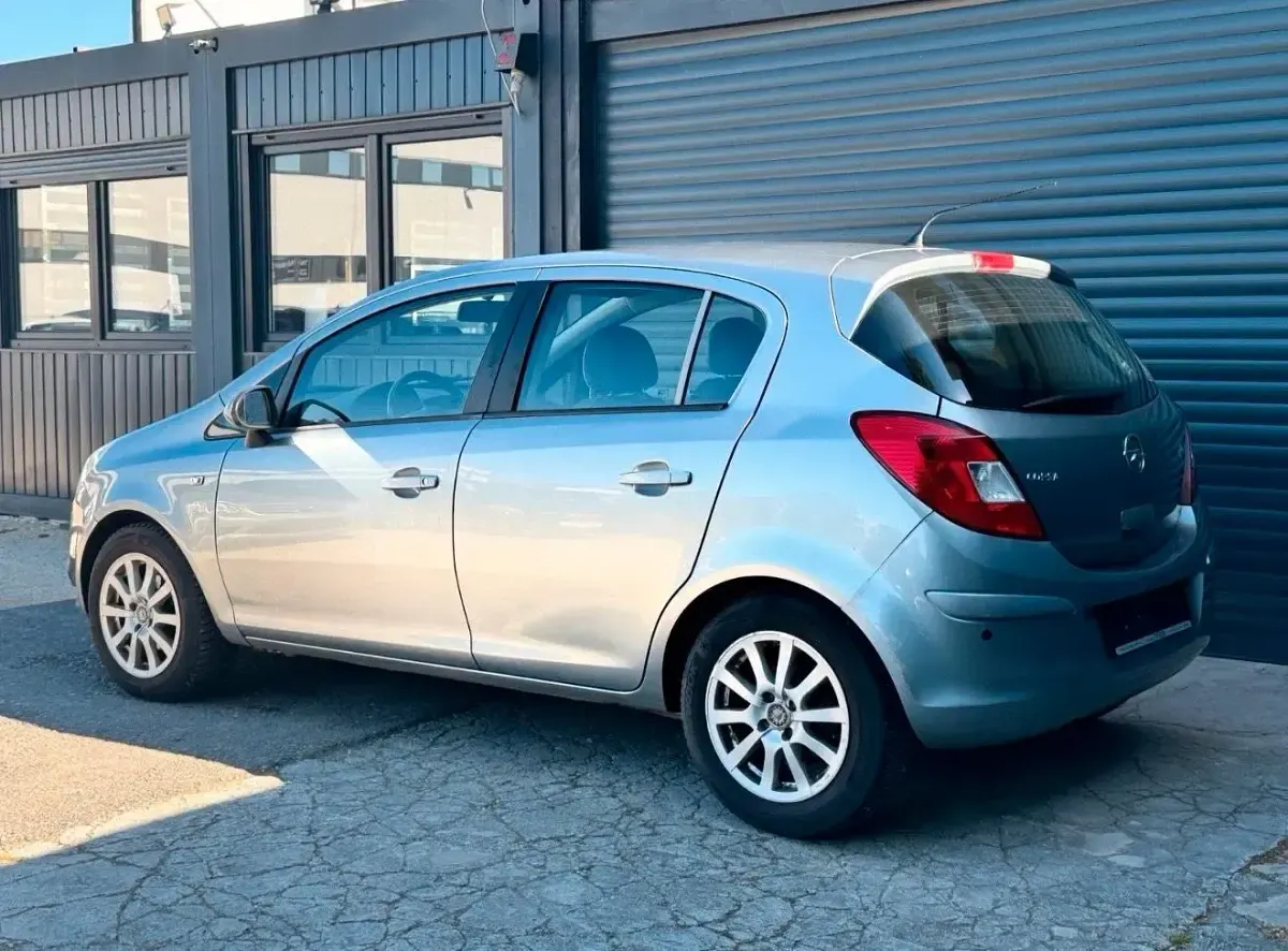 Usado Opel Corsa 80 HP (58 kW) 2012 Verde Citadino