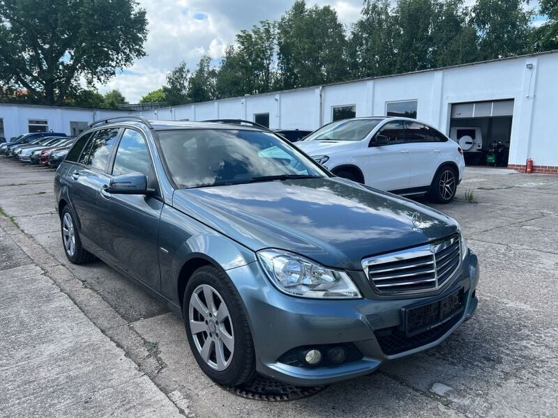 Grau Gebraucht 2011 Mercedes C250 Limousine | 8.990 € (Fairer Preis) - Bild 1/4