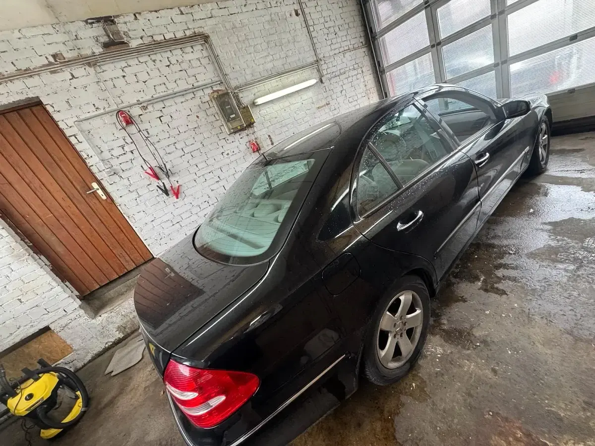 Gebraucht Mercedes E320 224 PS (164 kW) 2002 Schwarz Limousine