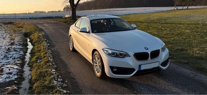 Weiß Gebraucht 2017 BMW 220 Coupé | 14.200 € (Guter Preis) - Bild 1/4