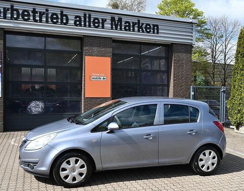 Gebraucht Opel Corsa Edition 60 PS (44 kW) 2009 Lichtsilber/silver lightning Kleinwagen