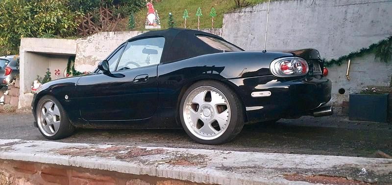 Second-hand Mazda MX5 110 CP (80 kW) 2003 Negru Cabrio