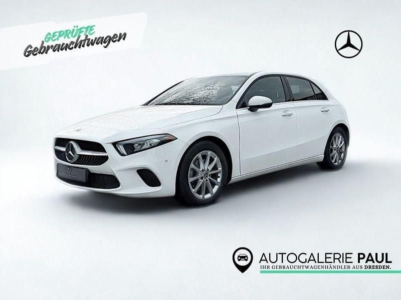 Weiß Gebraucht 2020 Mercedes A200 Limousine | 21.490 € (Guter Preis) - Bild 1/4
