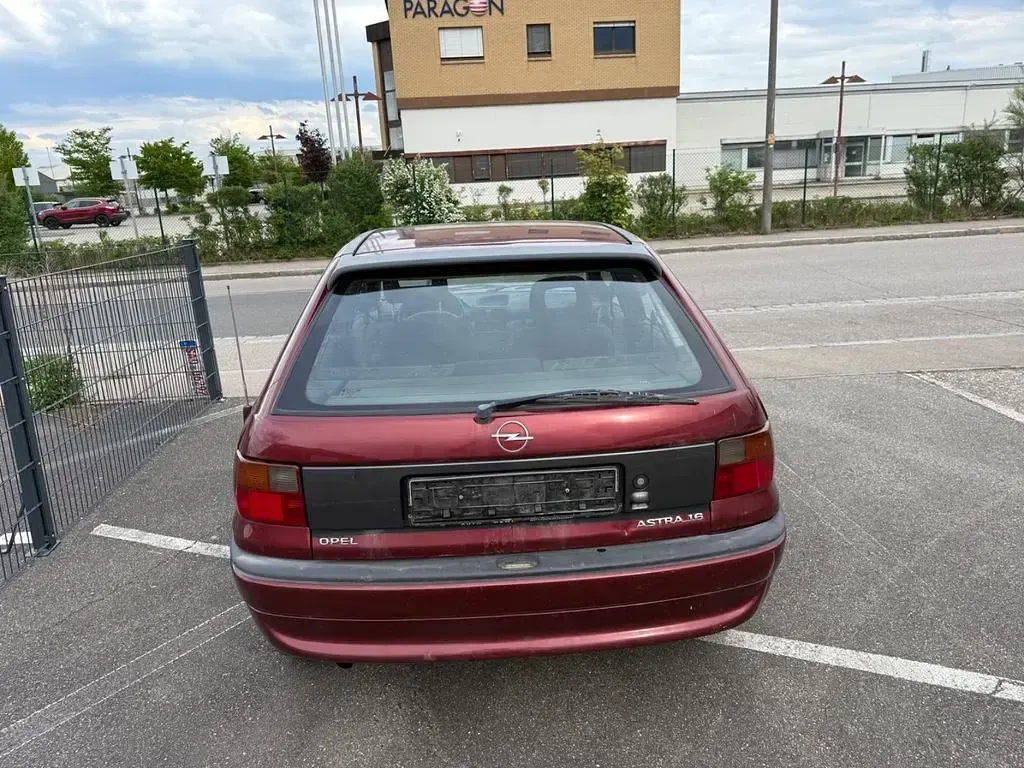 Usata Opel Astra 75 CV (55 kW) 1997 Rosso Berlina