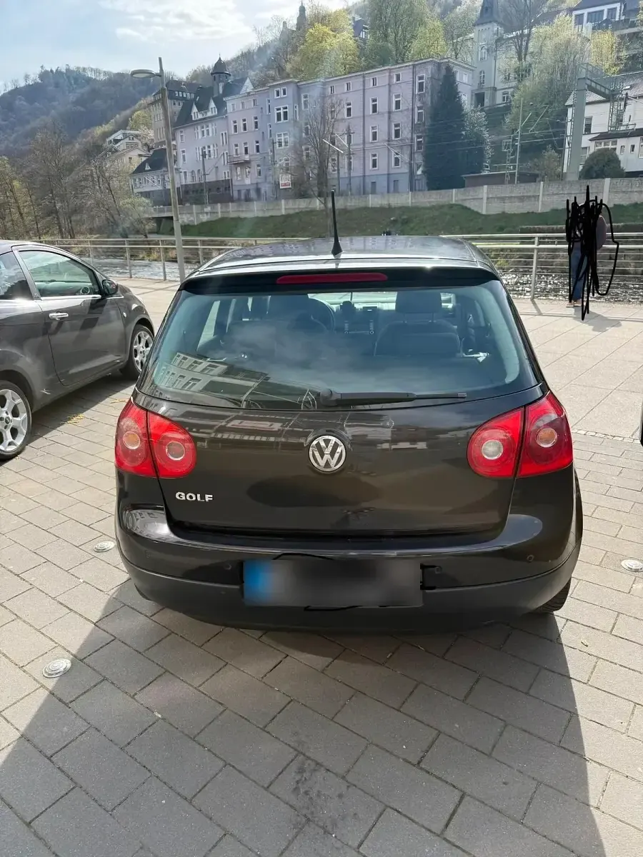 Second-hand VW Golf V 85 CP (62 kW) 2007 Negru Berlinǎ